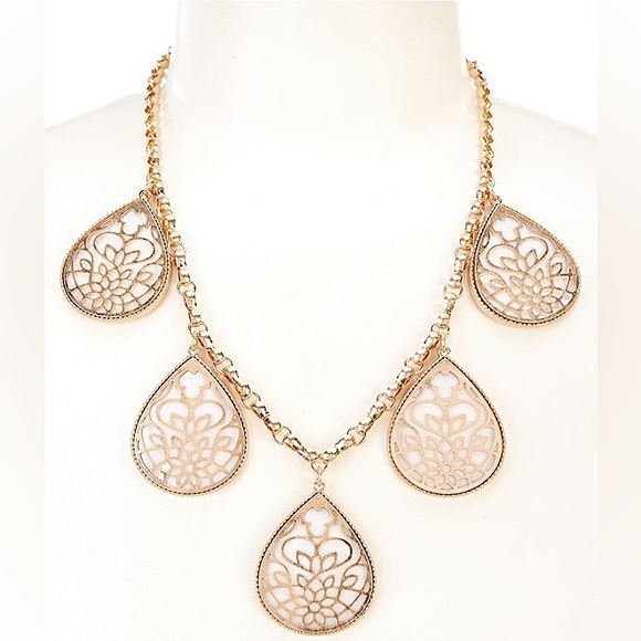 Necklace Metal Cut Out Shell Teardrop Collar Necklace - Picture 1 of 13